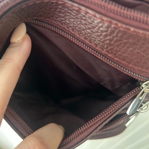 💄 Genuine Leather Crossbody Bag – RFID, Built-In Wallet, Adjustable Strap – Wine - Picture 8 of 12